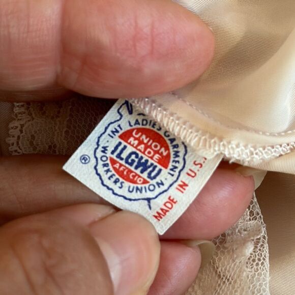 Vintage Corhan Noumair off white/cream nylon full slip with lace neckline & hem - Picture 8 of 8